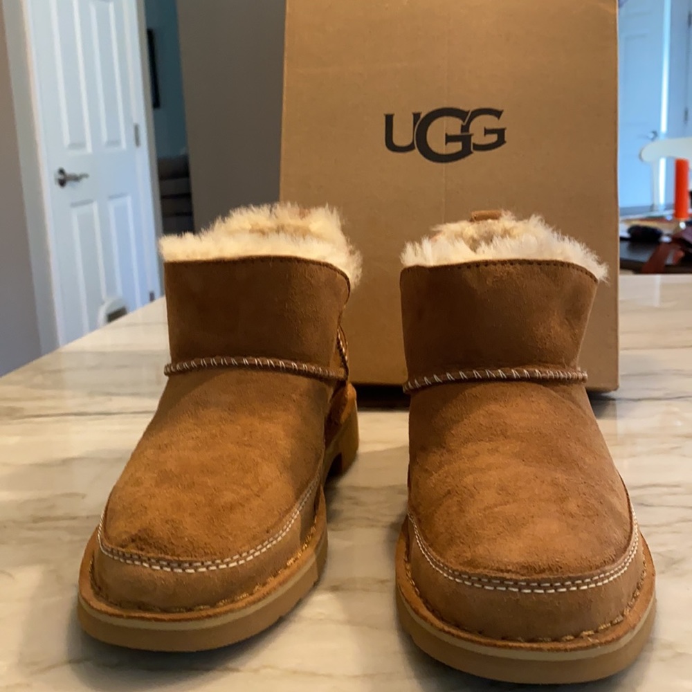 NWT Ugg booties